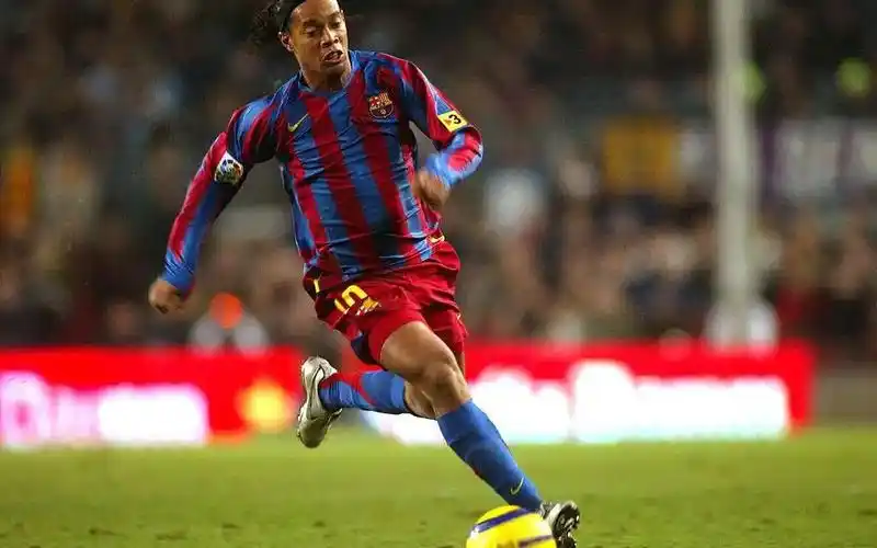 转会市场中 转会市场中